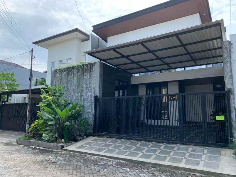 dijual rumah tenggilis