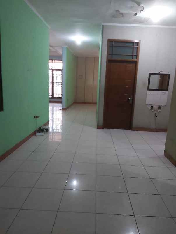 dijual rumah tomang
