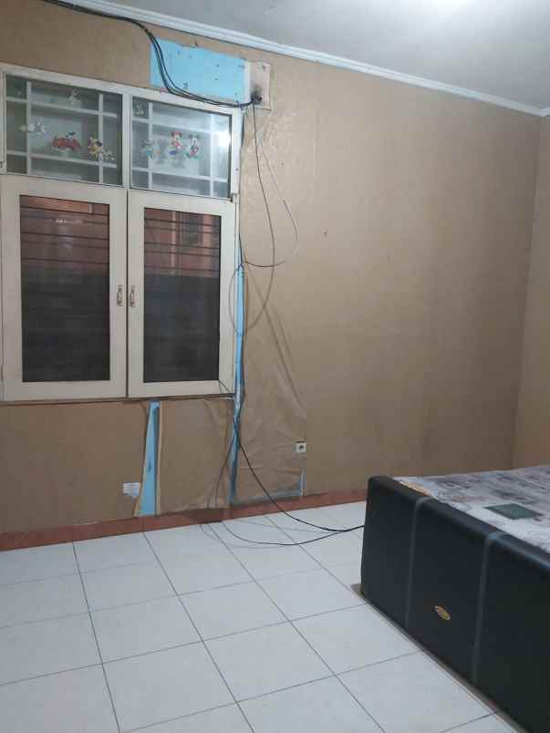 dijual rumah tomang