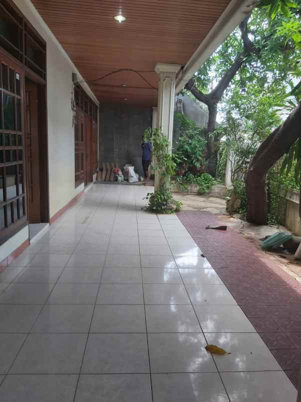 dijual rumah tomang