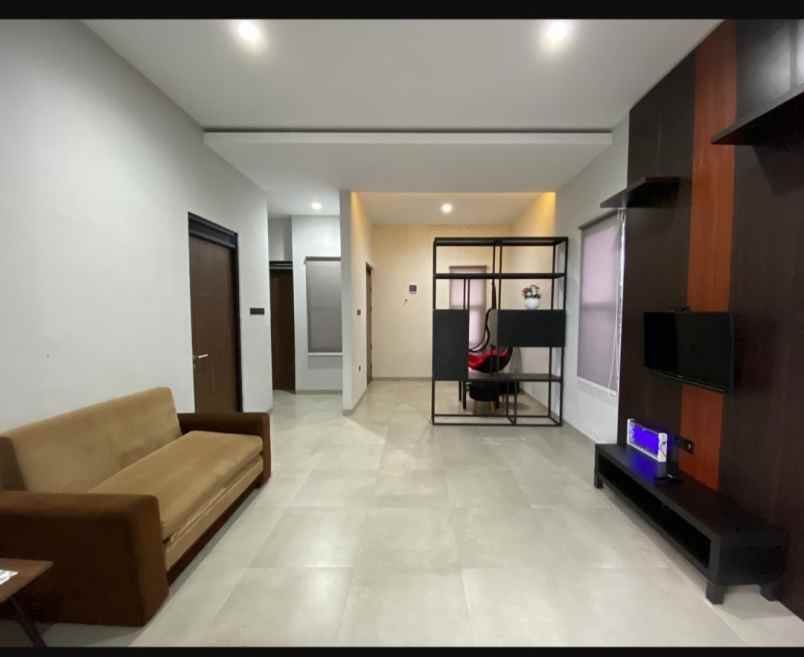 dijual rumah villa 2 lantai di lembang