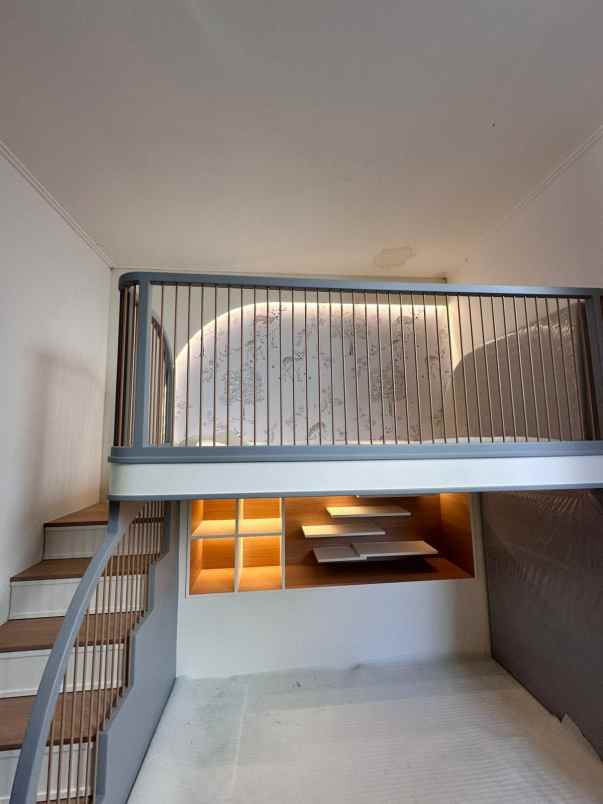 dijual rumah villa meruya jakbar