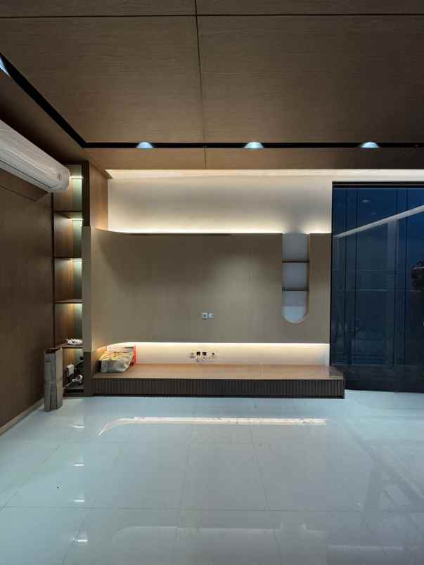 dijual rumah villa meruya jakbar