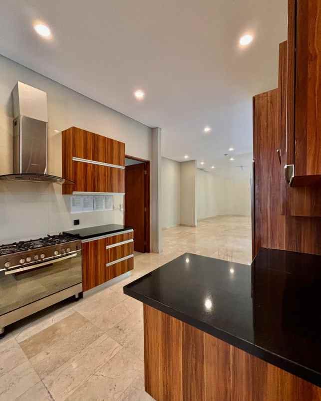 dijual rumah villa meruya jakbar