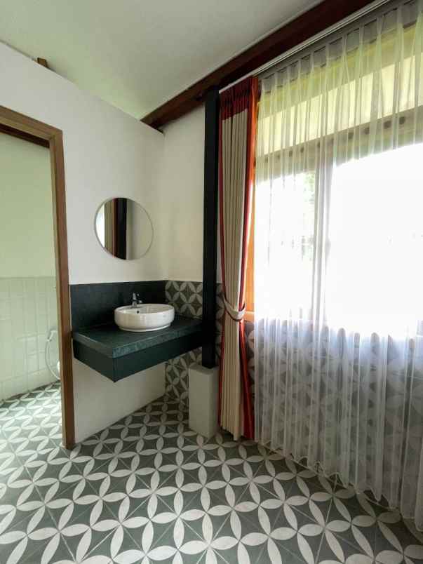 dijual villa jalan kaliurang km 13 5