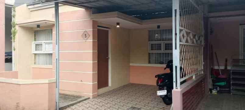 dikontrakan 1 rumah dalam cluster di margahayu raya