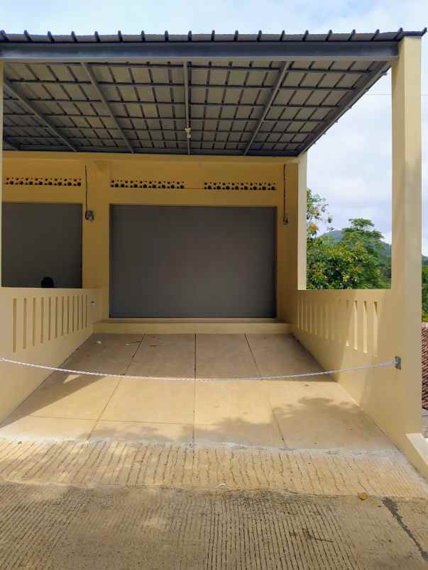 disewakan ruko 2 lantai strategis siap huni