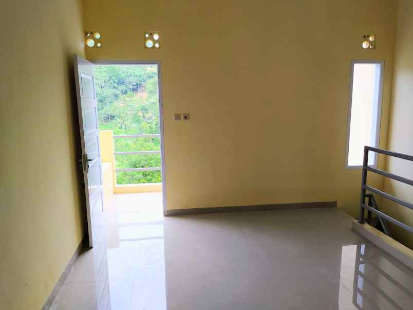 disewakan ruko 2 lantai strategis siap huni