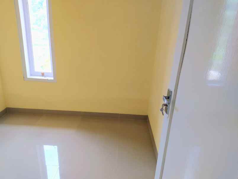 disewakan ruko 2 lantai strategis siap huni