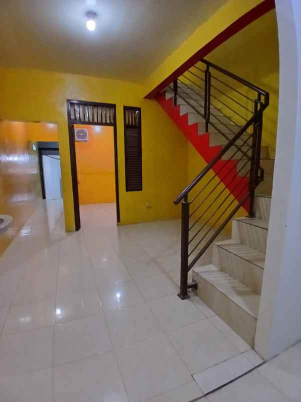 disewakan rumah 2 lantai siap huni di pondok ranji