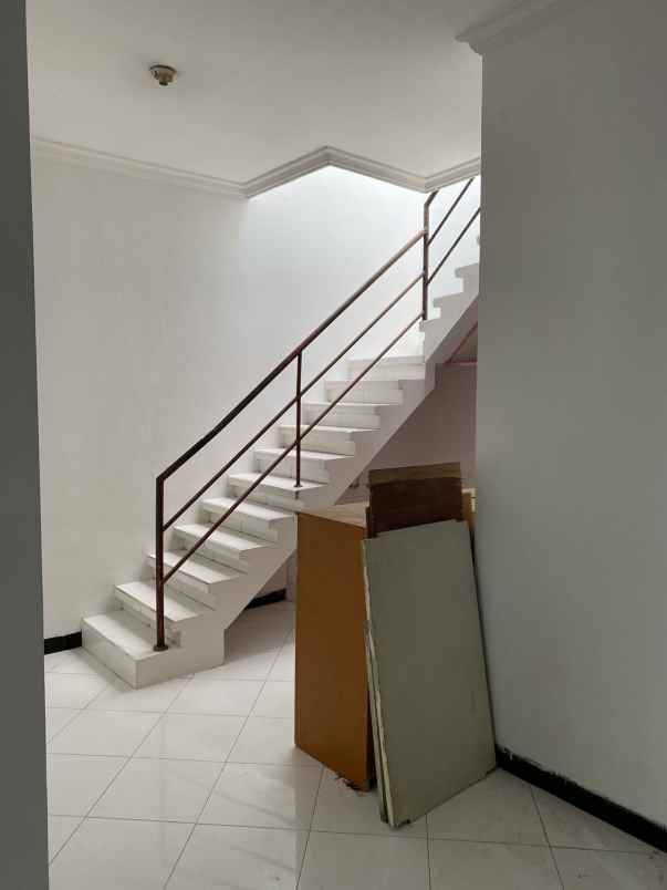 disewakan rumah citraland surabaya