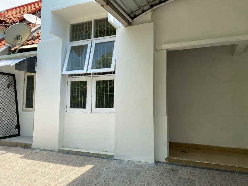 disewakan rumah citraland surabaya