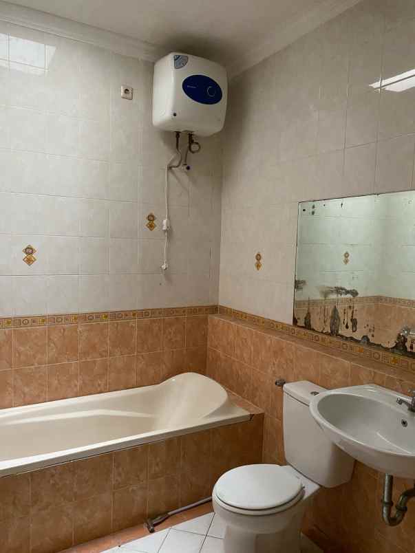 disewakan rumah citraland surabaya