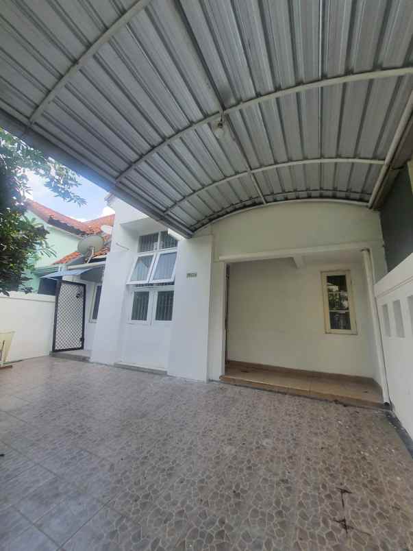 disewakan rumah citraland surabaya