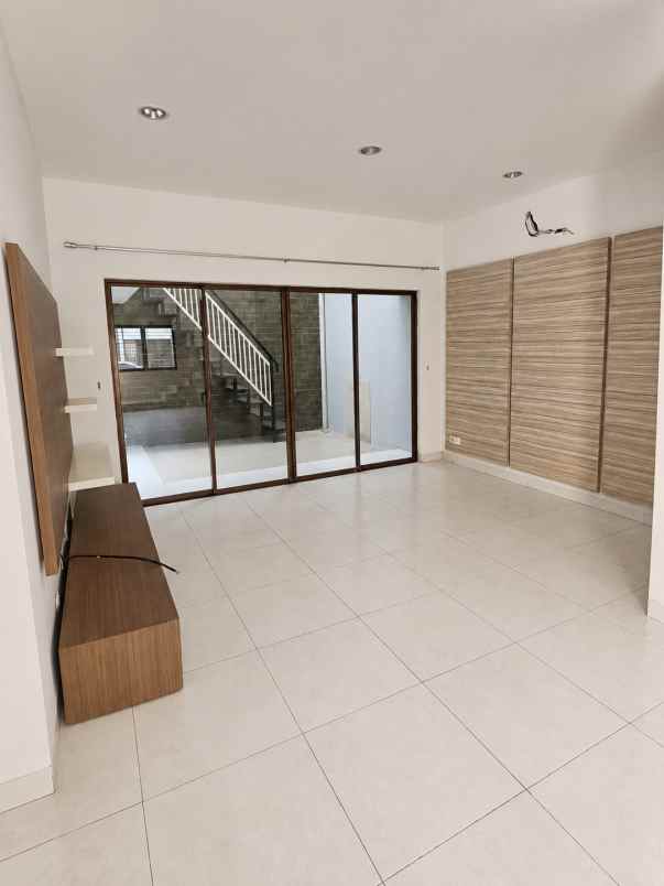 disewakan rumah cluster alamanda jgc