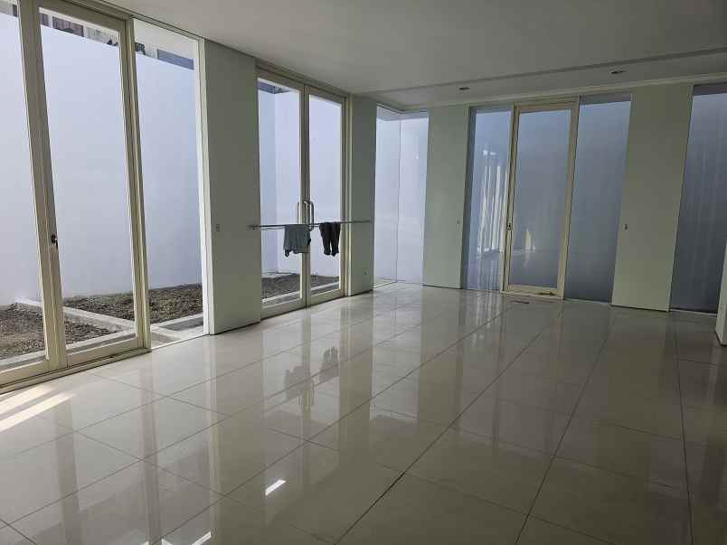 disewakan rumah jalanjalan eastwood