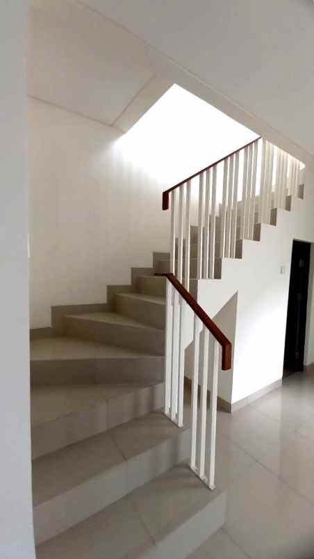 disewakan rumah la seine essence jgc