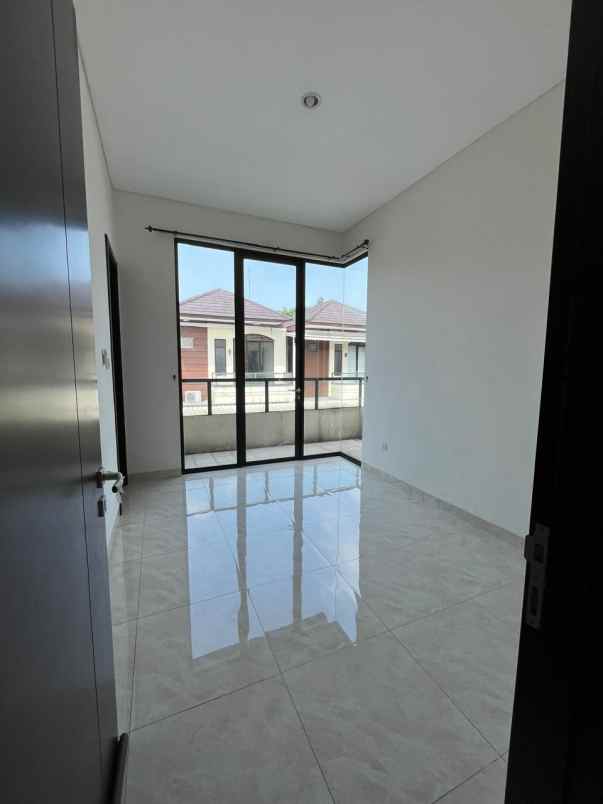 disewakan rumah lavon 1 swan city cikupa