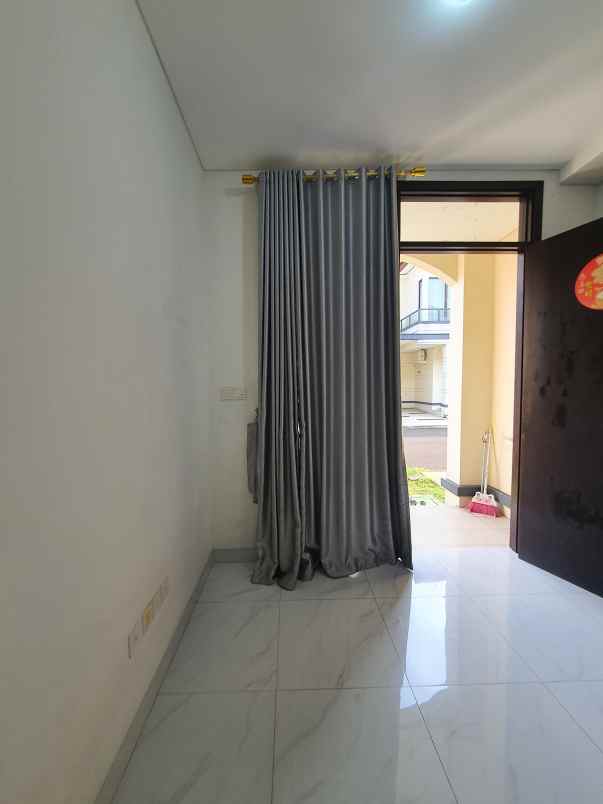 disewakan rumah lavon swan city tangerang