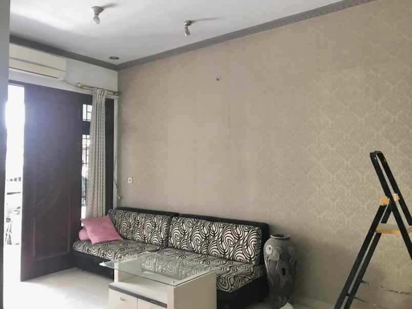 disewakan rumah manyar tompotika