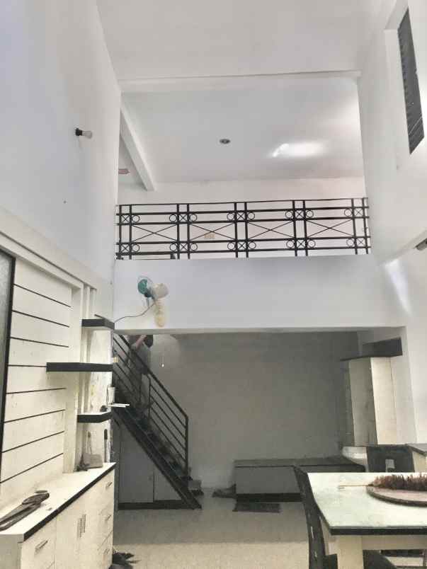 disewakan rumah manyar tompotika