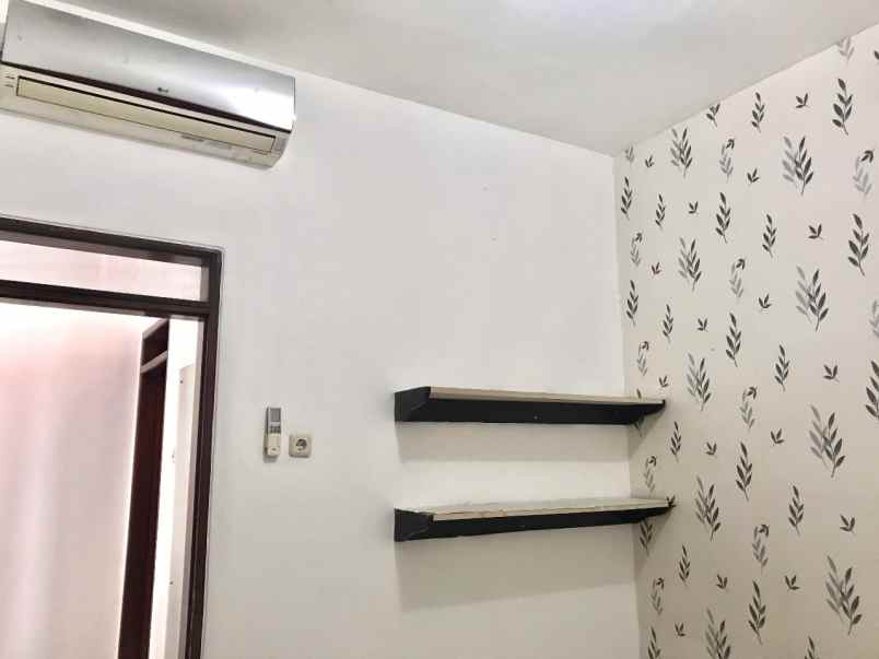 disewakan rumah manyar tompotika