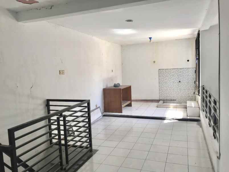 disewakan rumah manyar tompotika