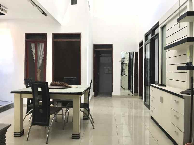 disewakan rumah manyar tompotika