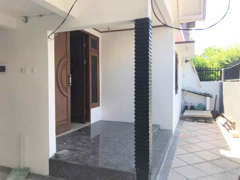 disewakan rumah manyar tompotika