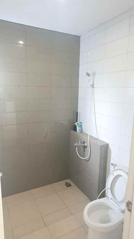 disewakan rumah suvarna sutera cluster