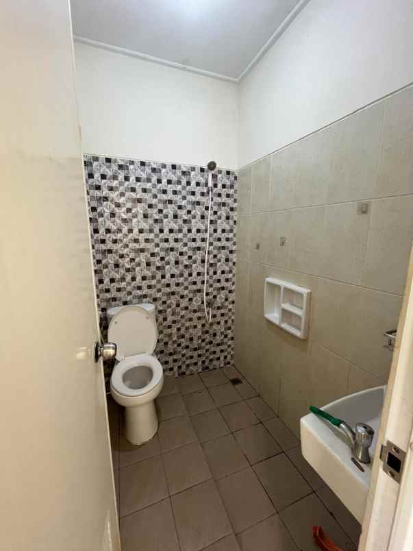 disewakan rumah victoria green residence