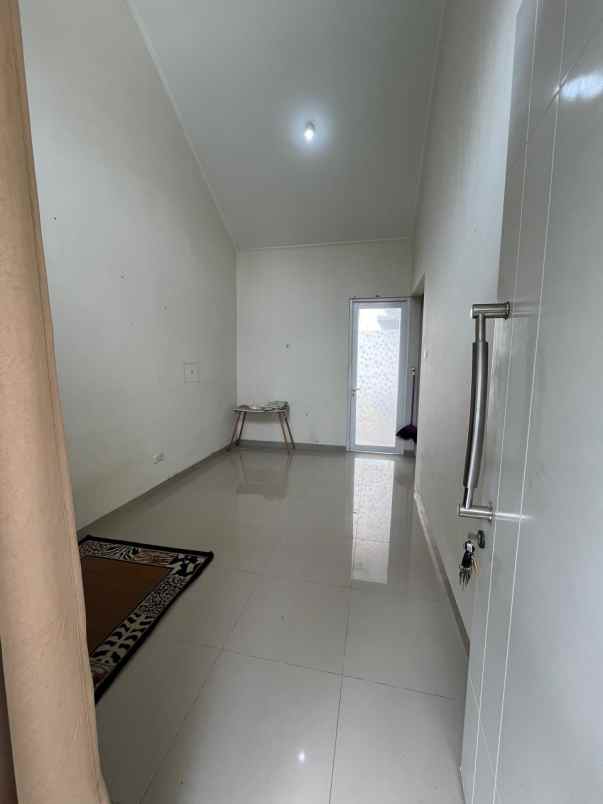 disewakan rumah victoria green residence