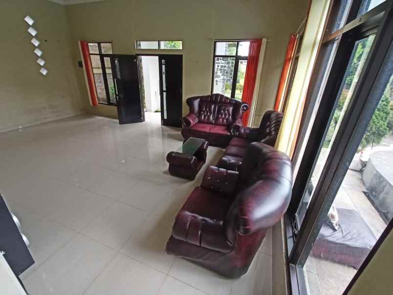 disewakan villa alamat jalan cisarua km 80