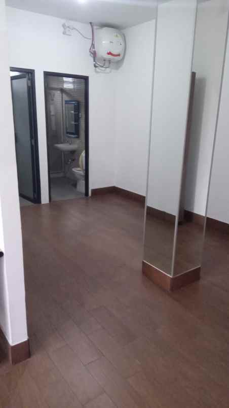 ex central kitchen carl s junior group