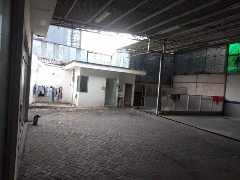 gedung mayjend sungkono strategis double access