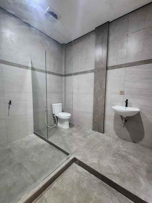 hunian 2 lantai modern di jalan arifin ahmad pekanbaru