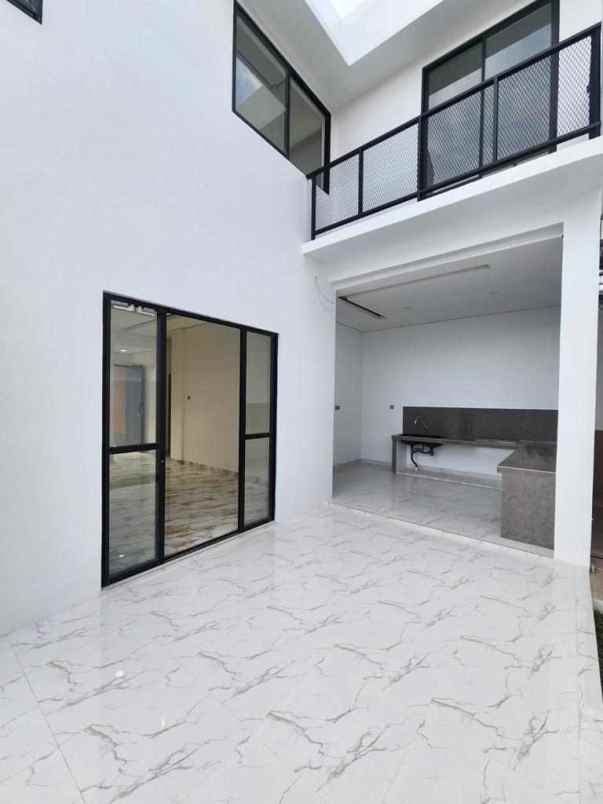 hunian 2 lantai modern di jalan arifin ahmad pekanbaru