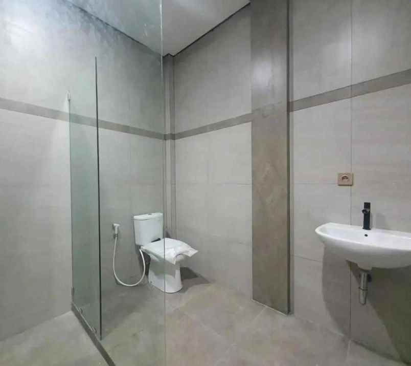 hunian 2 lantai modern di jalan arifin ahmad pekanbaru