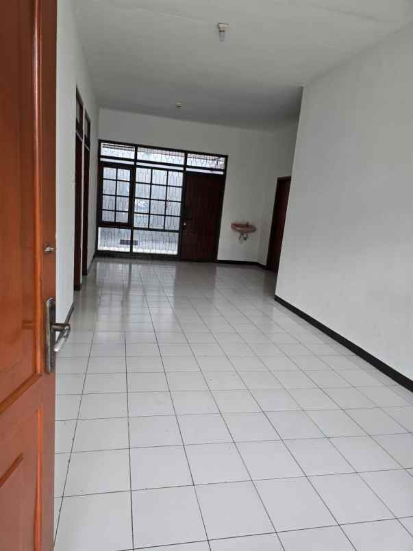 jual rumah taman holis indah 1 di bandung siap huni
