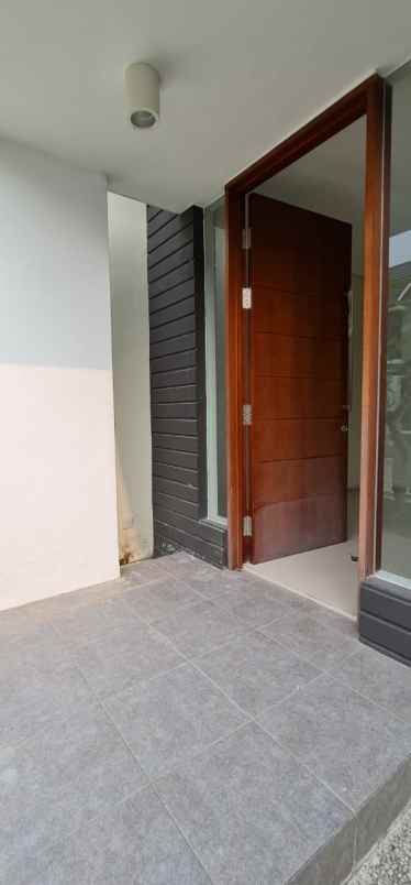 north west lake 2 lantai belakang sudah pavingan