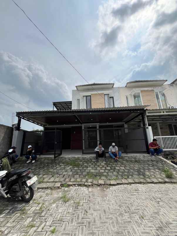 rumah 2 lantai 10 x 12