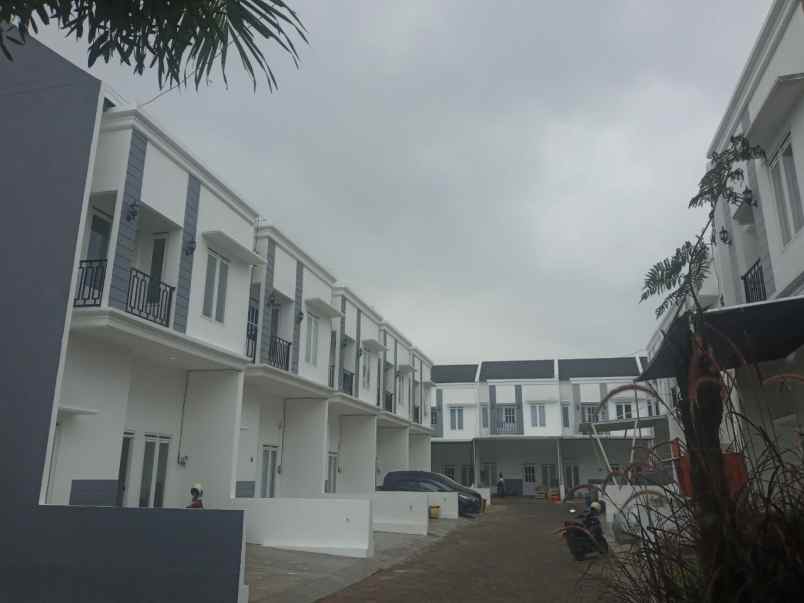 rumah 2 lantai free kanopi dekat bandara abd saleh