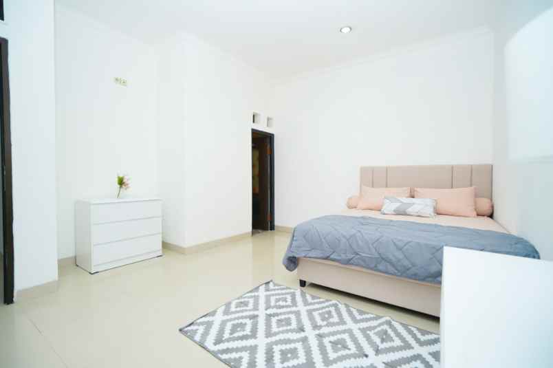 rumah 2 lantai siap huni di limo depok