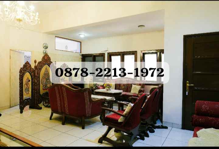 rumah ada ruang usaha cafe di sayap riau kota bandung
