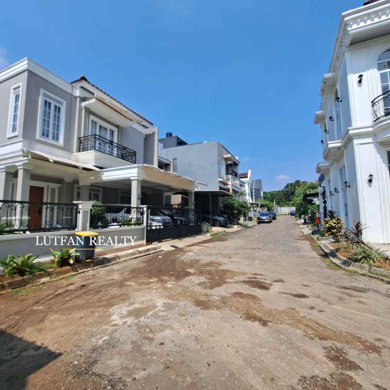 rumah american style jagakarsa dalam komplek