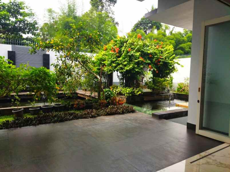 rumah asri di taman telaga golf bsd tangerang selatan