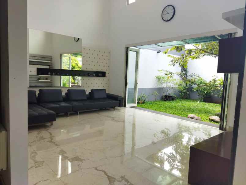 rumah asri di taman telaga golf bsd tangerang selatan