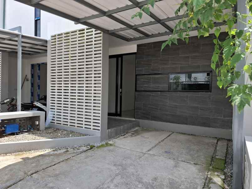 rumah baru 2 lantai di bernady land slawu jember