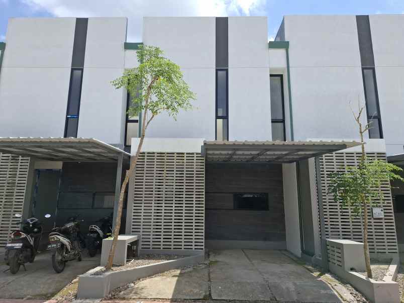 rumah baru 2 lantai di bernady land slawu jember