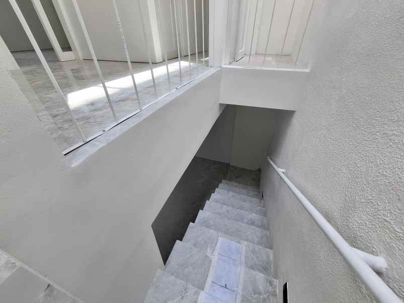 rumah baru 2 lantai di bernady land slawu jember